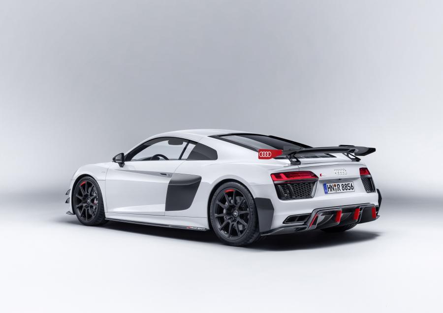  Audi R8 V10 Performance Parts 2017 года  (WW) (фото 3 из 14)